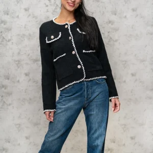 Elegantna jopa z okrasnimi šivi