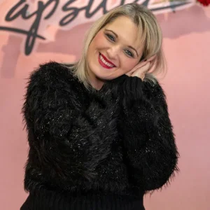 Pulover z bleščicami